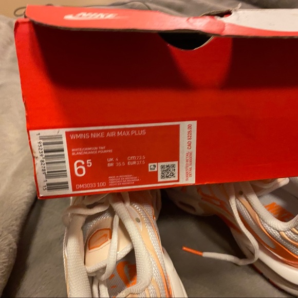 Womens Nike Air Max plus a size 6.5 US brand new in the box - Picture 3 of 3